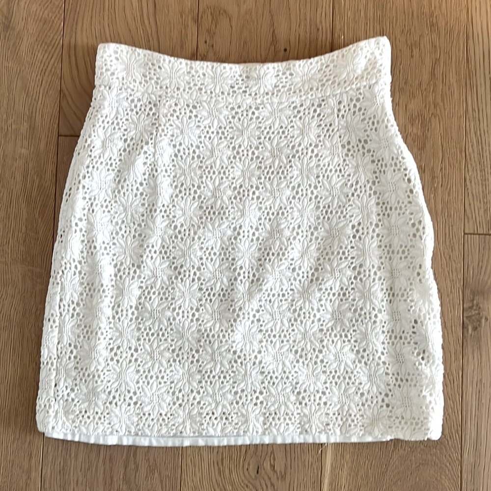 Barely worn French Connection White Mini-Skirt (size 2)